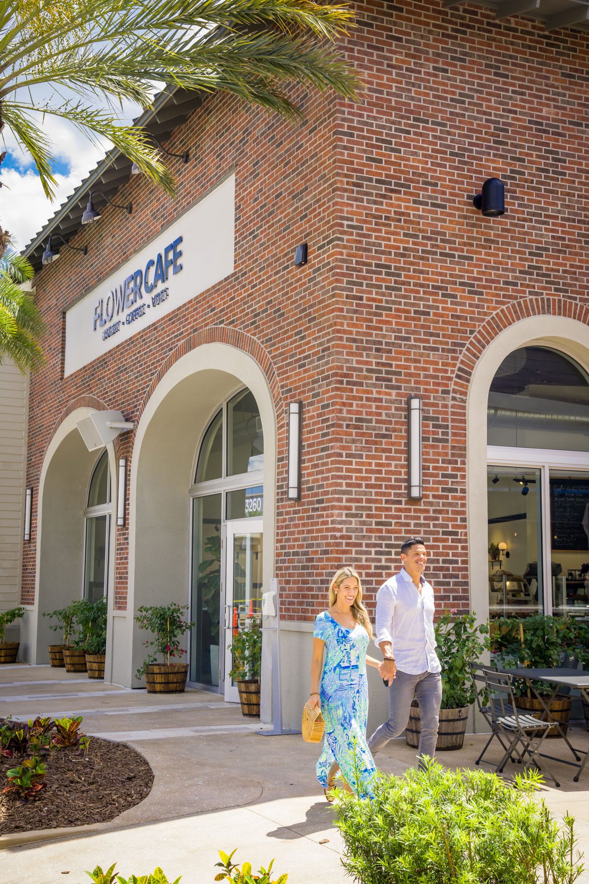 These vacation homes in Orlando Florida offer entertainment, shopping, food, and retail close by!